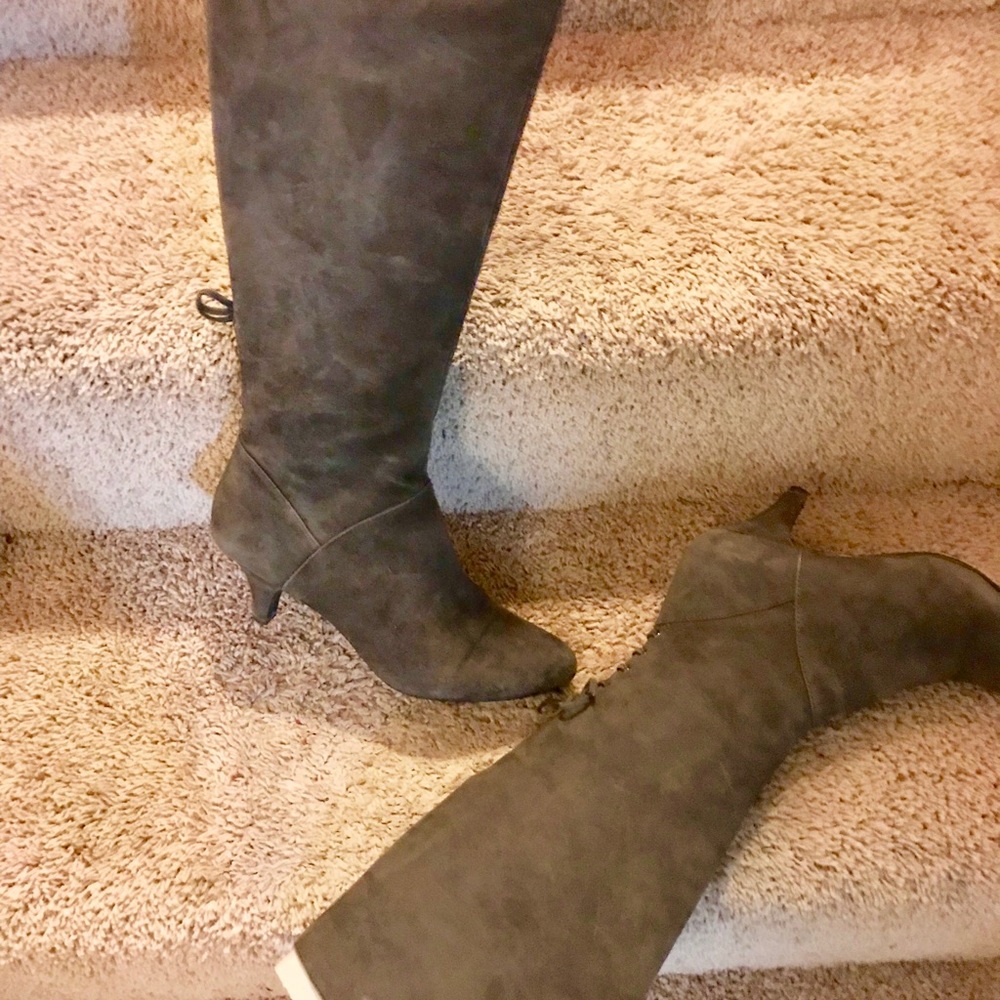 Gorgeous suede boots!!!